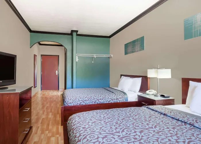 Days Inn & Suites By Wyndham Marquez