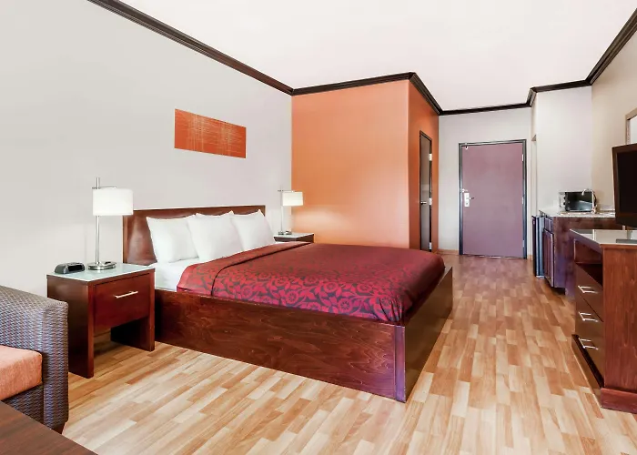 Days Inn & Suites By Wyndham Marquez