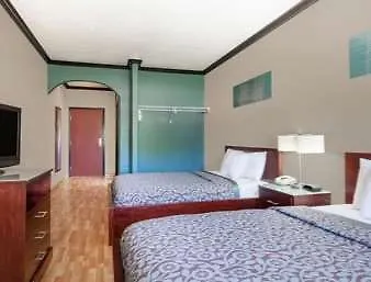 Days Inn & Suites By Wyndham Marquez
